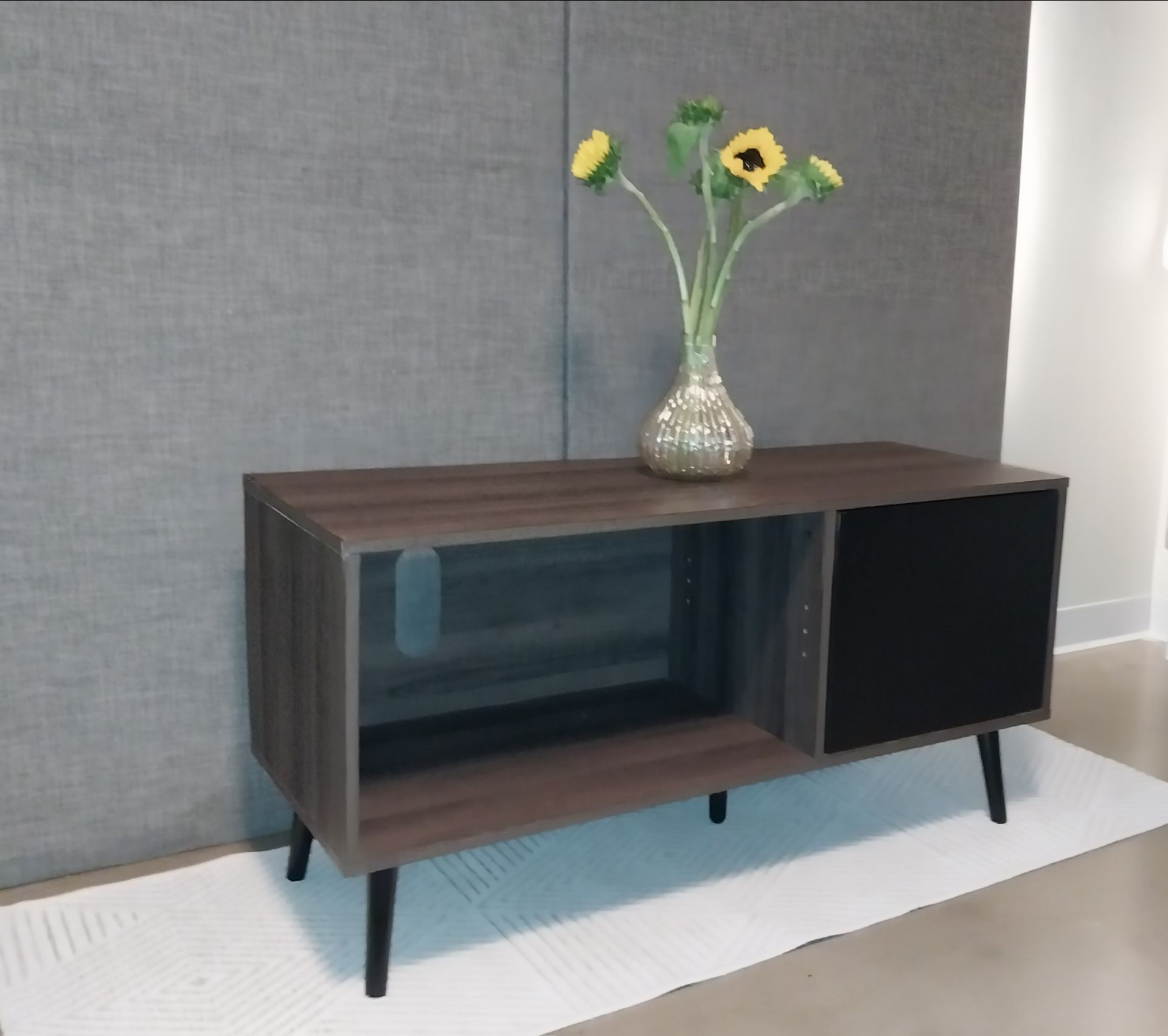 Modern Walnut TV Stand / Media Console – Excellent Condition - photo 2