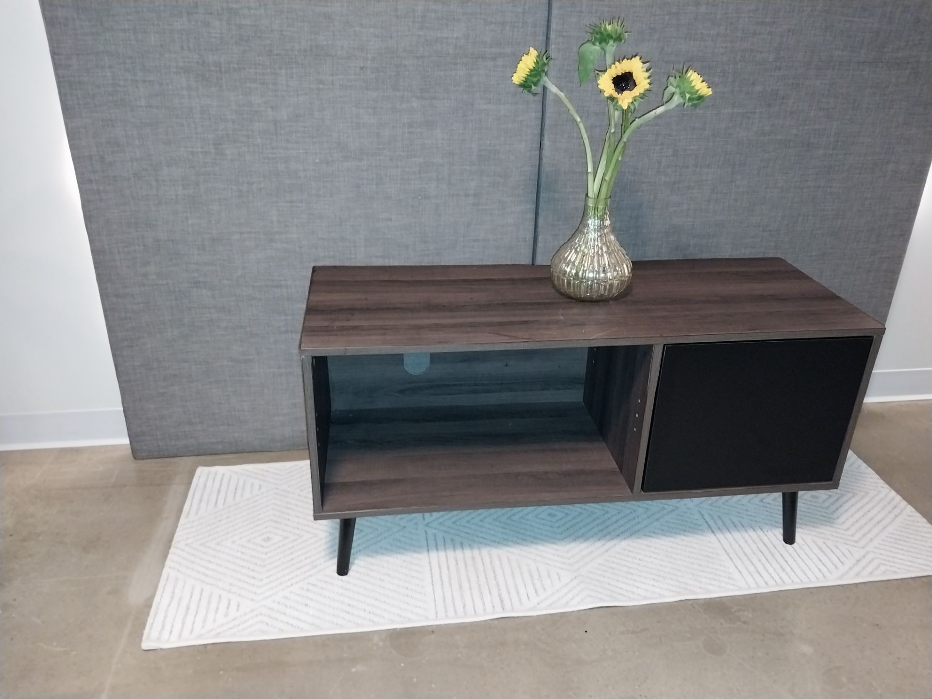 Modern Walnut TV Stand / Media Console – Excellent Condition - photo 3