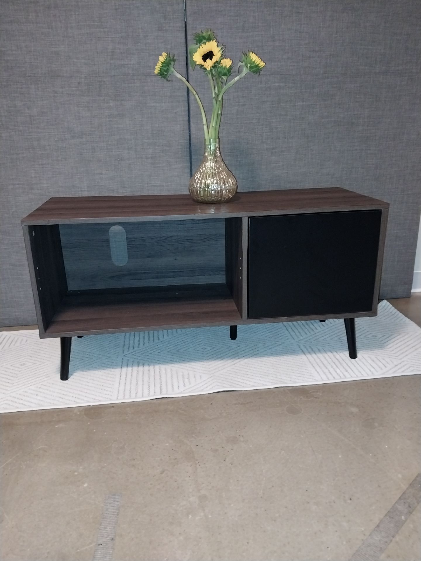 Modern Walnut TV Stand / Media Console – Excellent Condition - photo 4