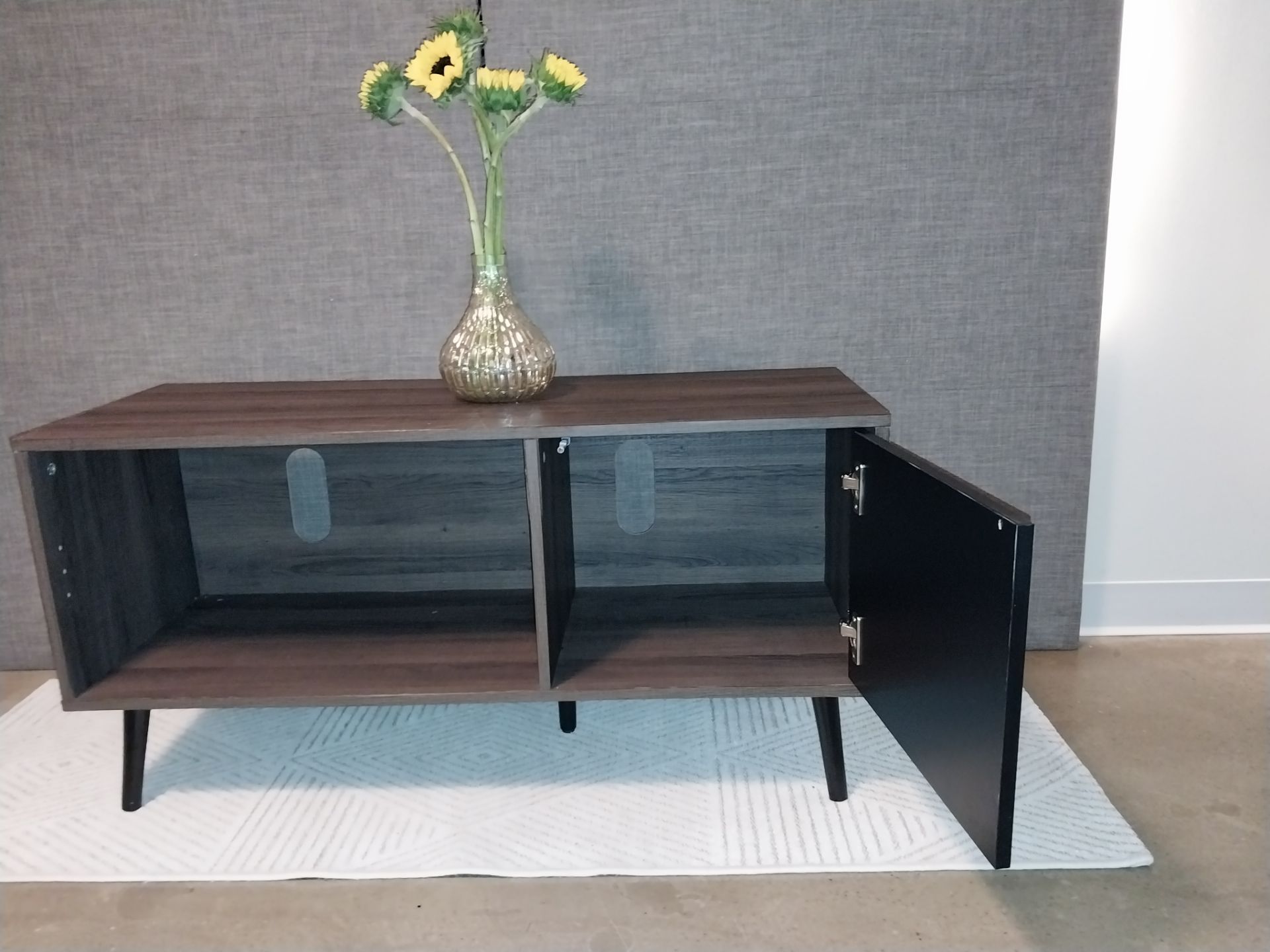 Modern Walnut TV Stand / Media Console – Excellent Condition - photo 5