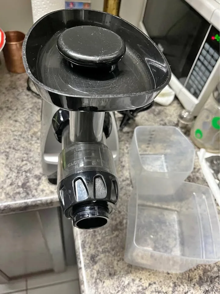 Move out sale-omega cold press juicer thumbnail
