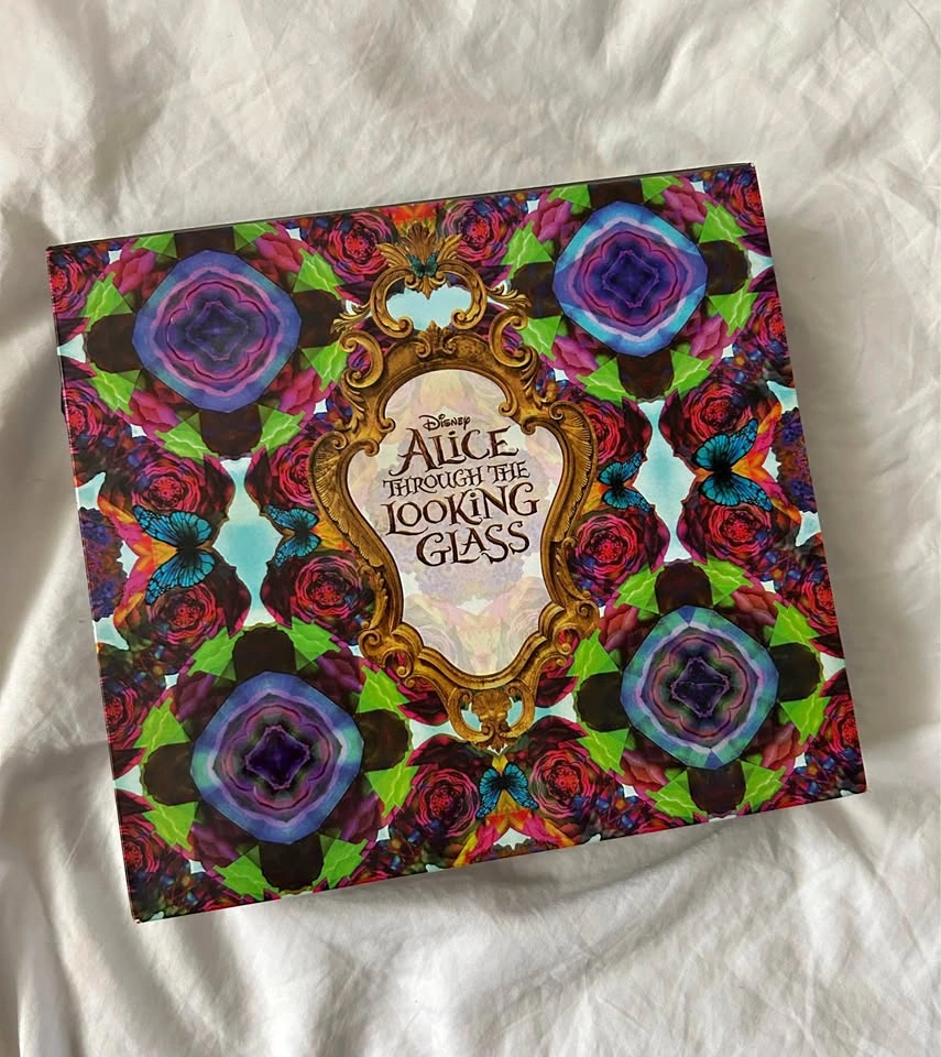 Urban Decay Disney Alice In Wonderland Palette + Brush