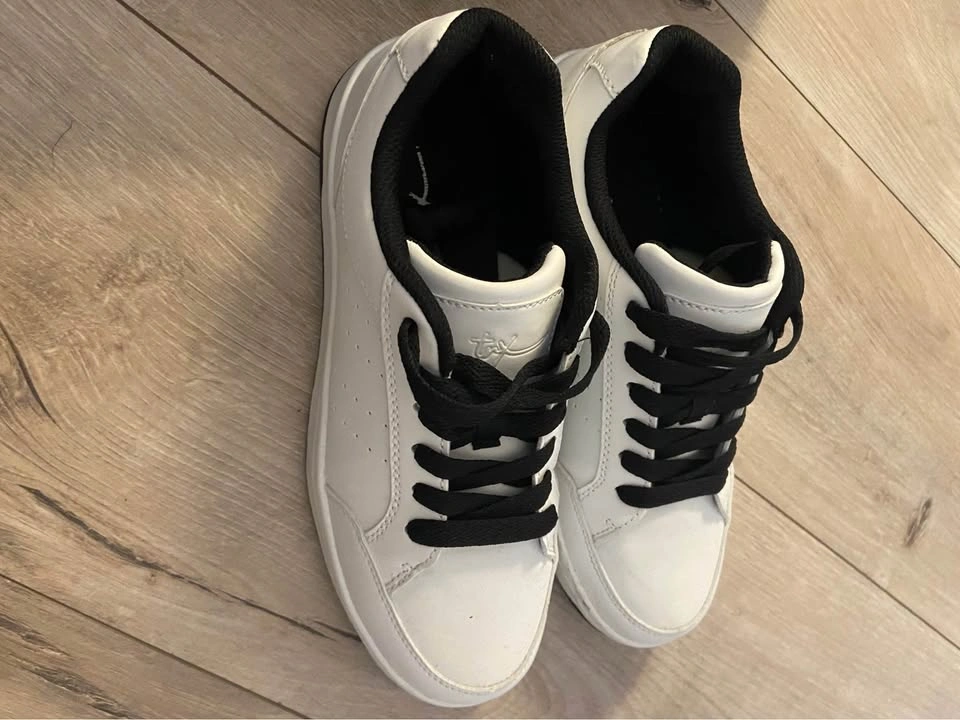 White shoes - photo 2