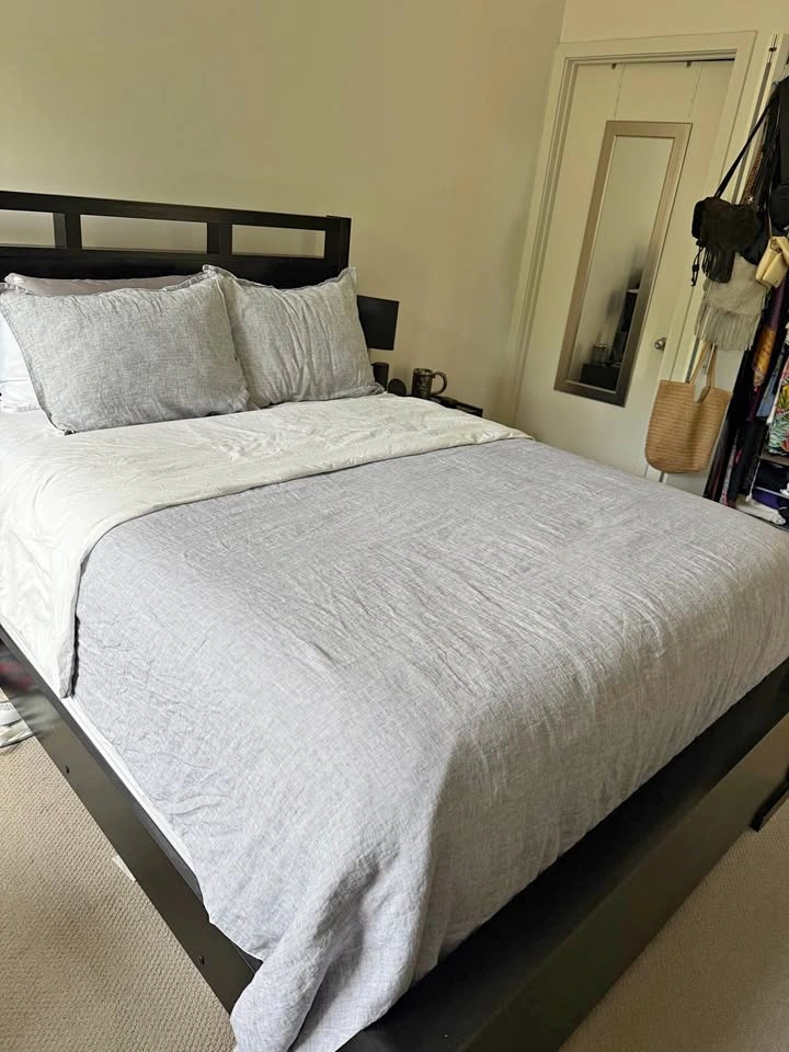 Bedroom Set - Queen Bed, Nightstands & Dresser