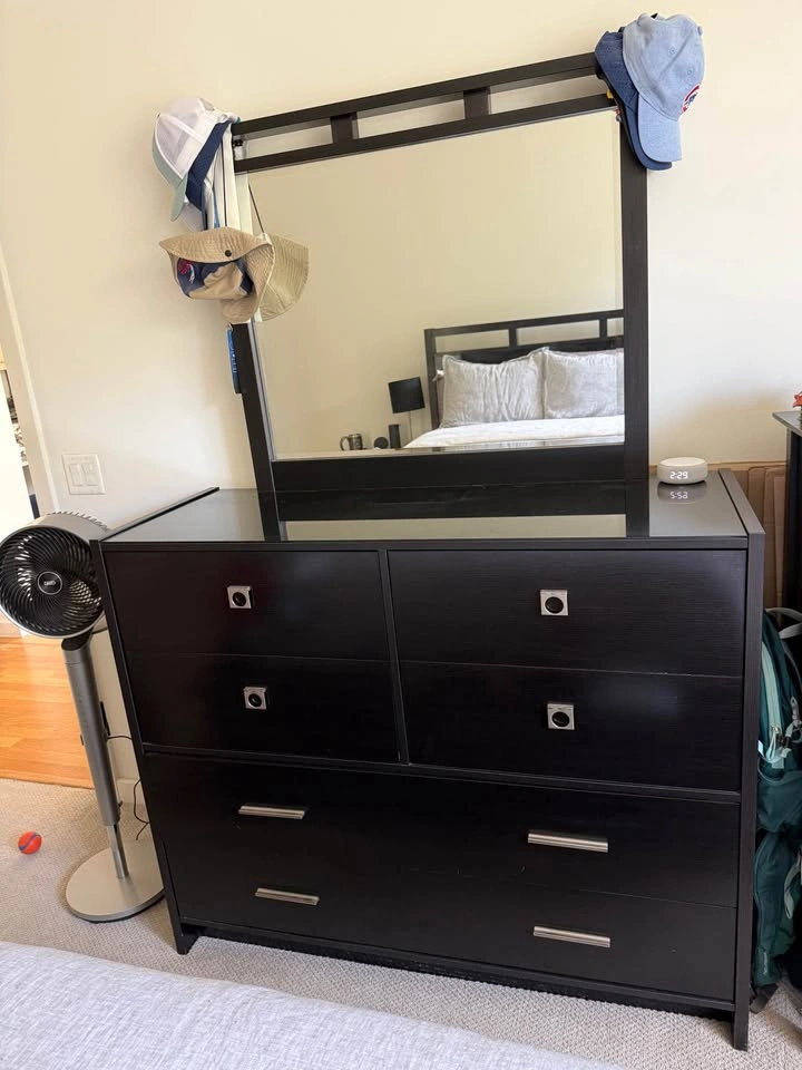 Bedroom Set - Queen Bed, Nightstands & Dresser - photo 4