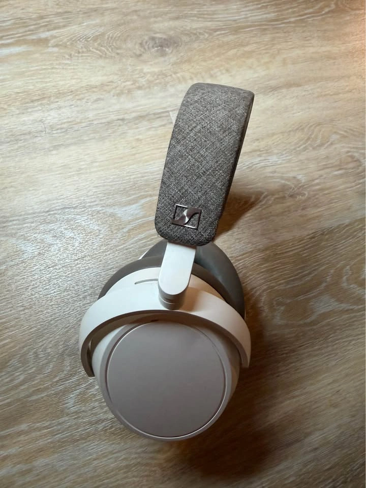 Sennheiser Momentum 4 Wireless Headphones - photo 2