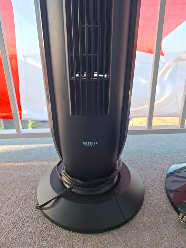 Pair of Tower Standing Fans - photo 2