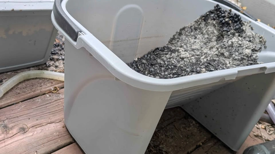 Aquarium sand (plus bucket) - photo 2