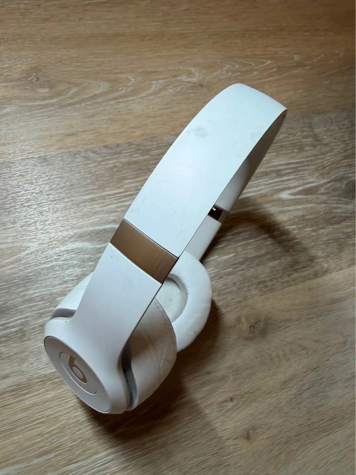 Beats solo 4 Wireless Over-Ear Headphones - photo 2