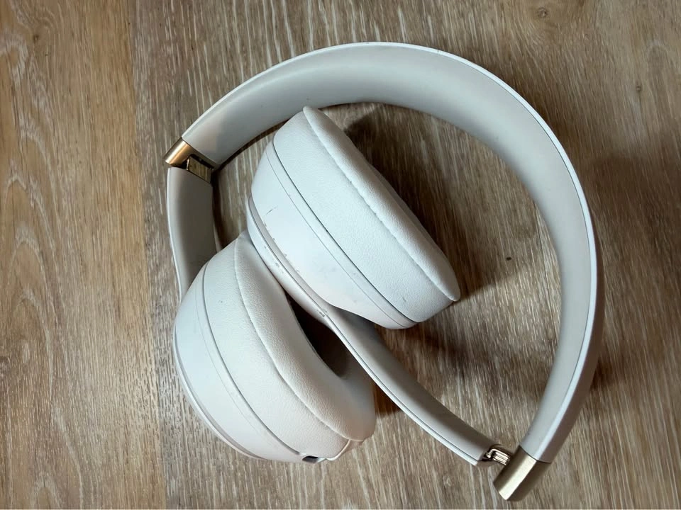 Beats solo 4 Wireless Over-Ear Headphones - photo 3