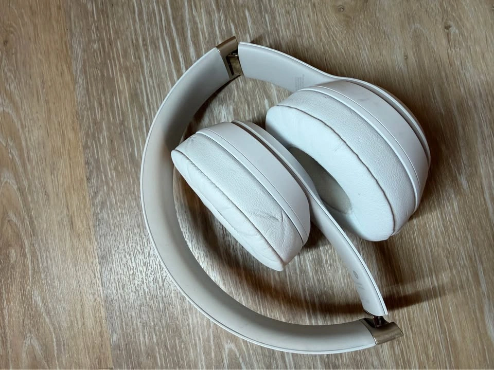 Beats solo 4 Wireless Over-Ear Headphones - photo 4