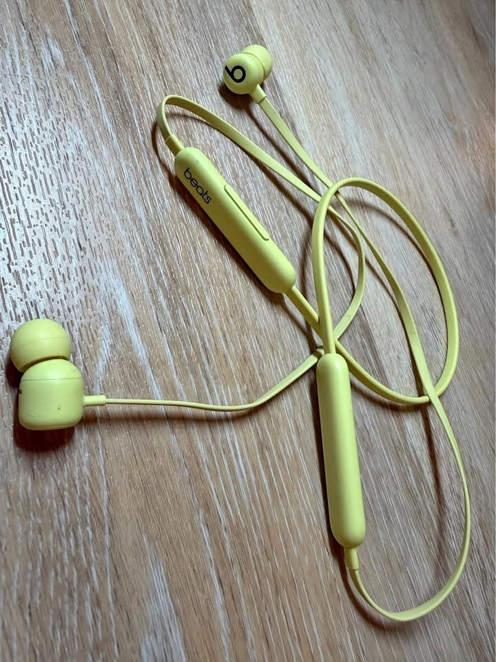 Beats Flex Wireless Earbuds Yellow