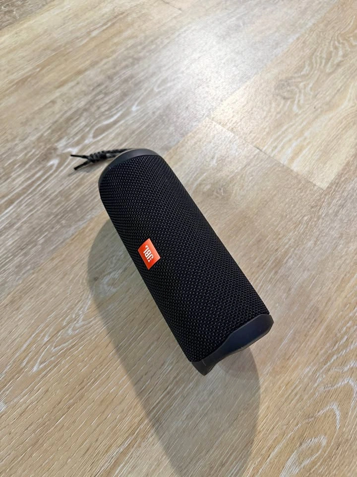 JBL Flip 5 Portable Bluetooth Speaker