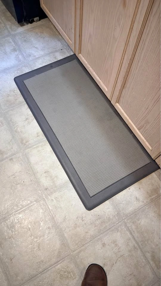 Kitchen anti-fatigue mat
