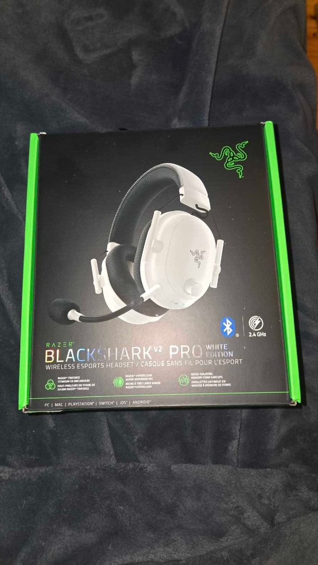 Razer BlackShark V2 Pro Wireless Headset - photo 2
