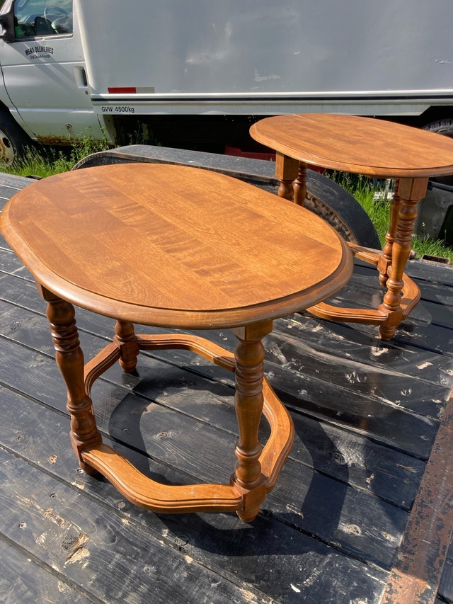 Set of 2 Oval Wood Side Tables