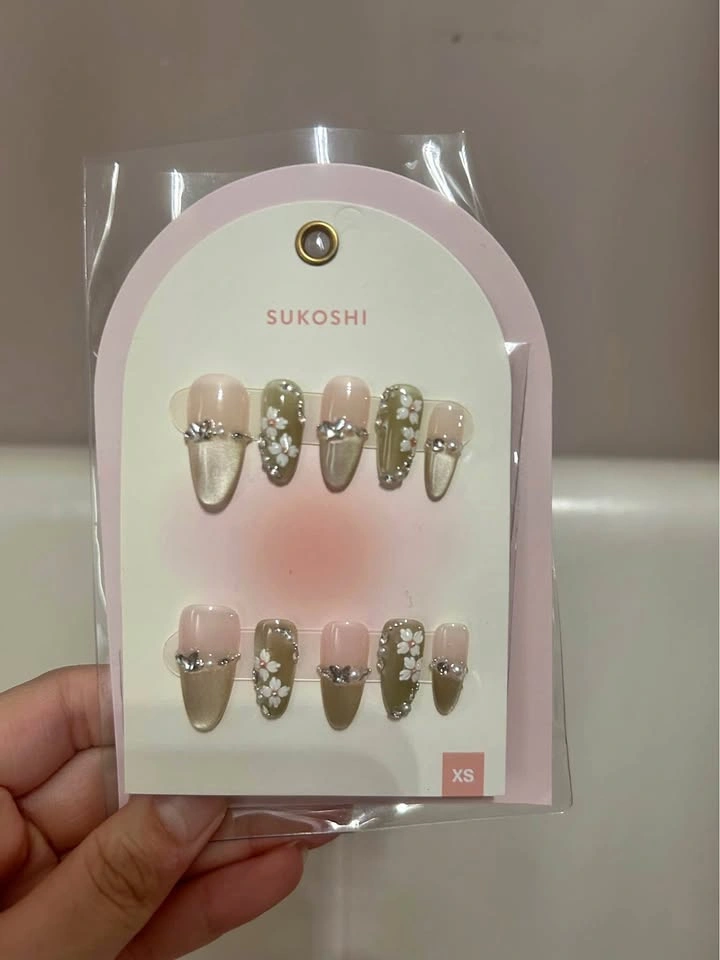 Sukoshi Mart 10 pcs press on nails - size xs - sticker tabs incl