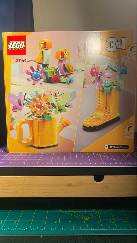 Lego Creator 3-in-1 Flowers in Watering Can - photo 2