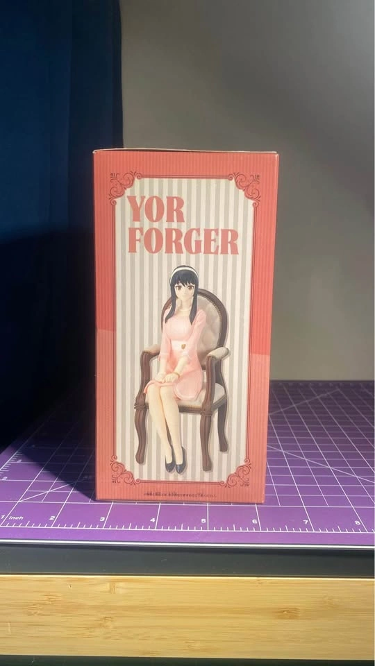 Spy X Family Yor Forger figurine - photo 3