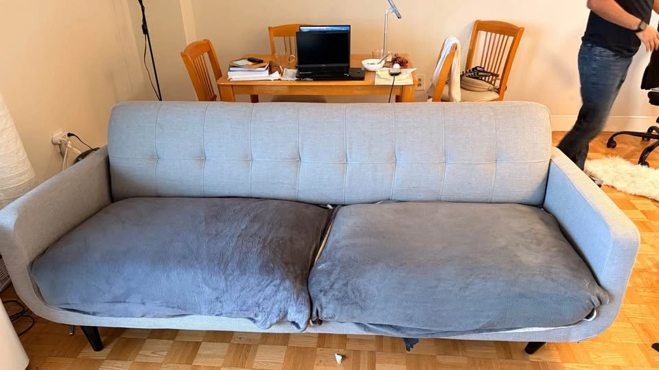 4 seater sofa with covers - photo 2