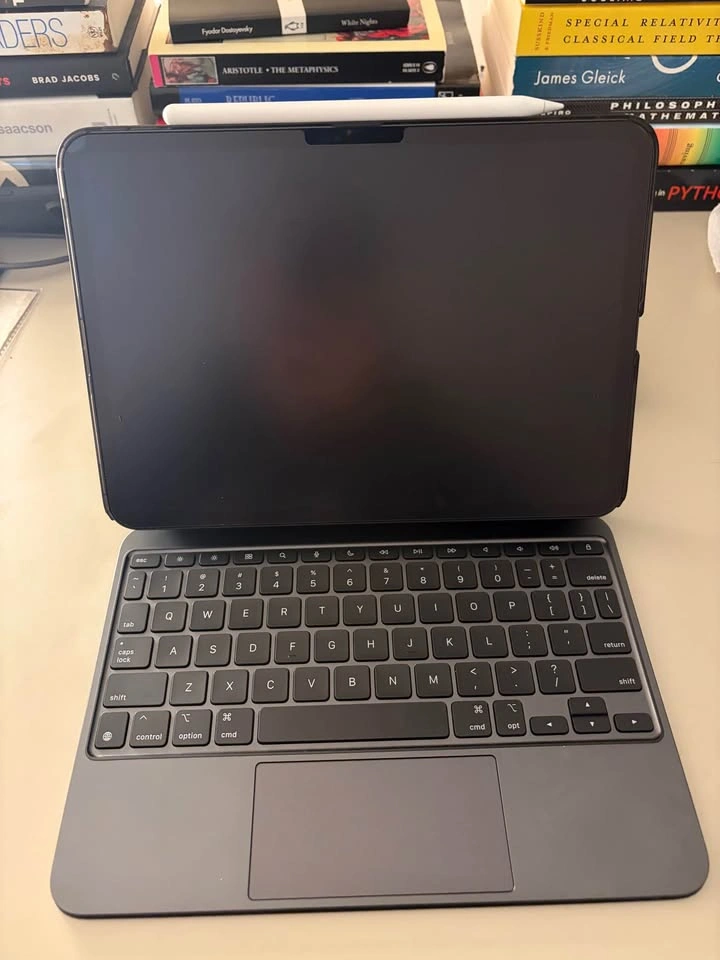 11 Inch M5 iPad Pro + Magic Keyboard And Pen Pro - photo 2