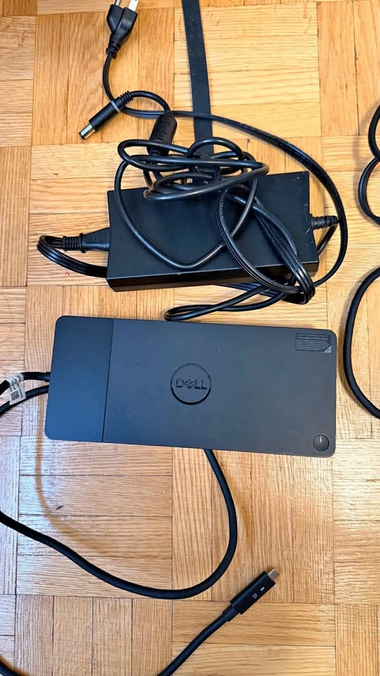 Dell docking station WD 19 with power adapter