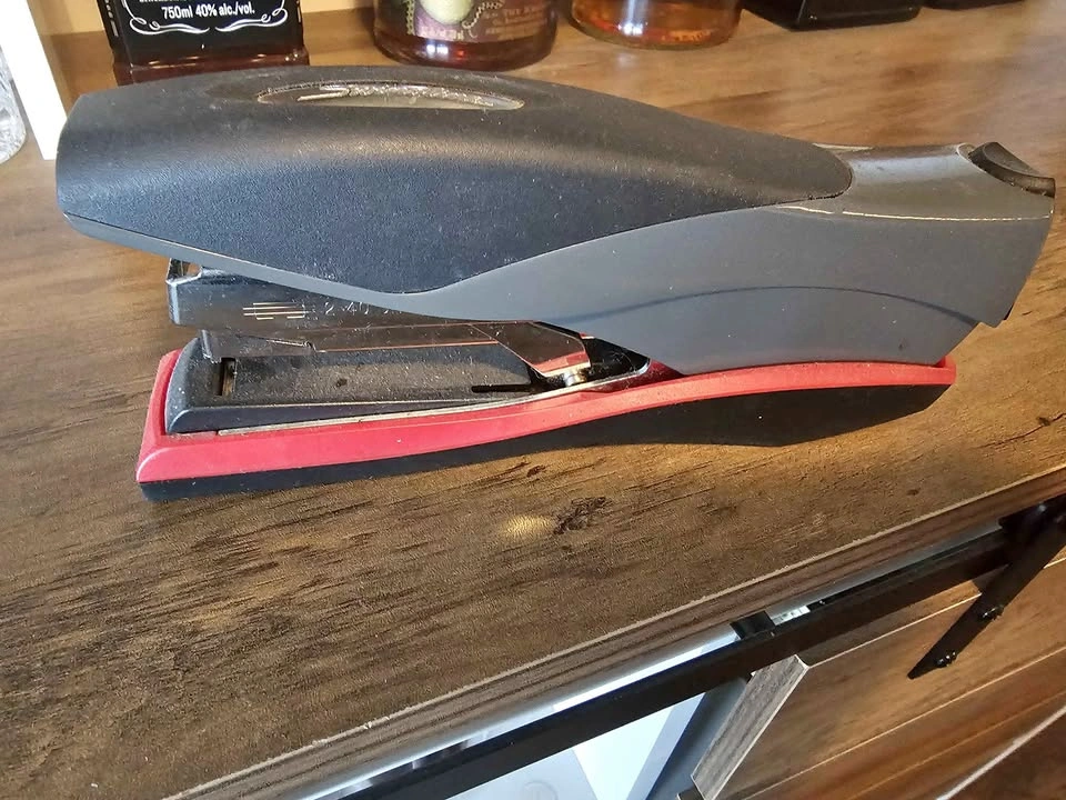 Heavy duty stapler