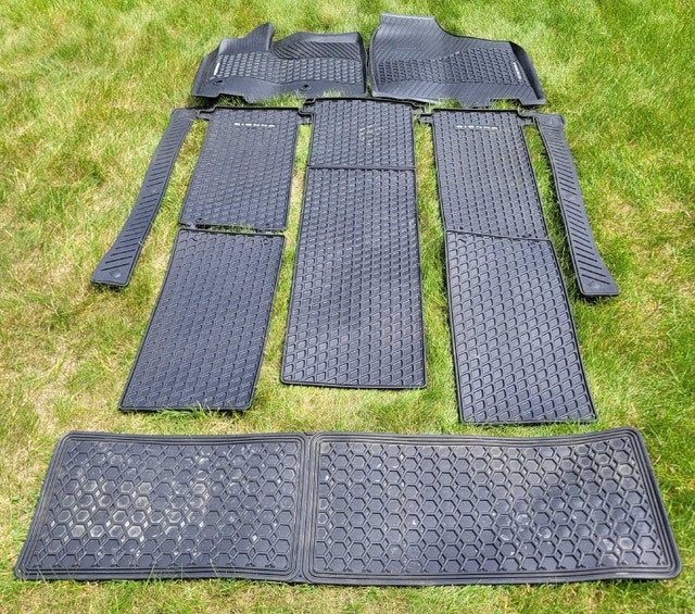 Toyota Sienna Carpet/Rubber Floor Mats