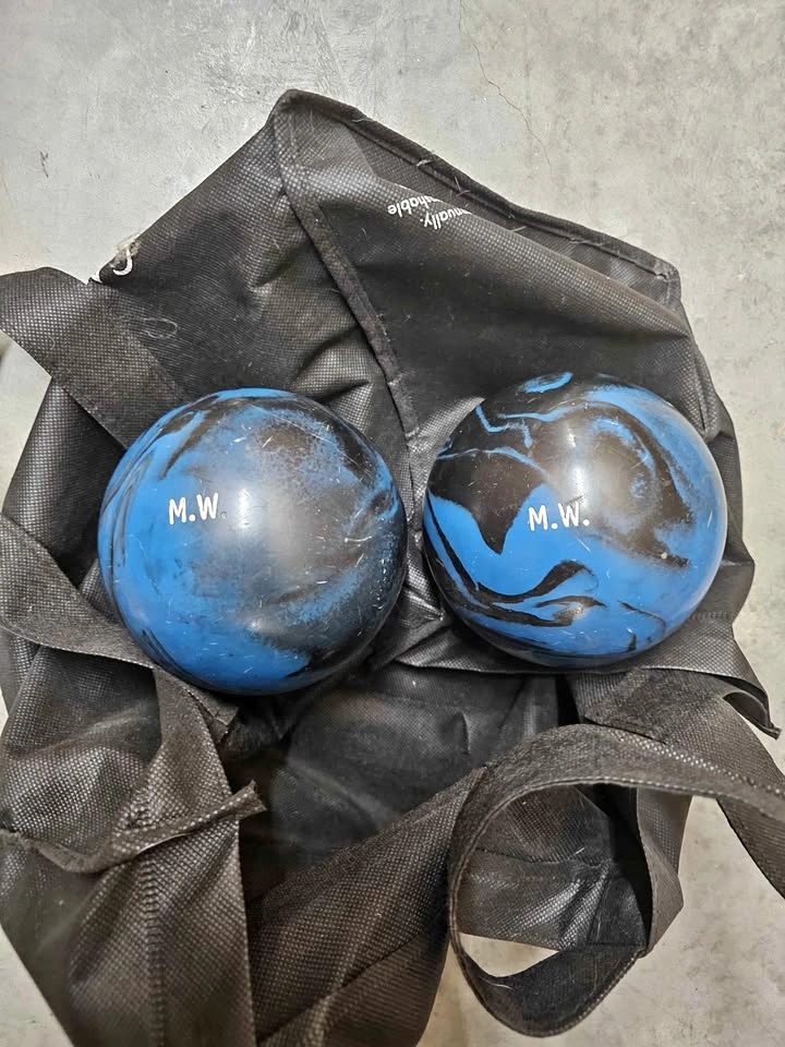 Set of 5 pin bowling balls