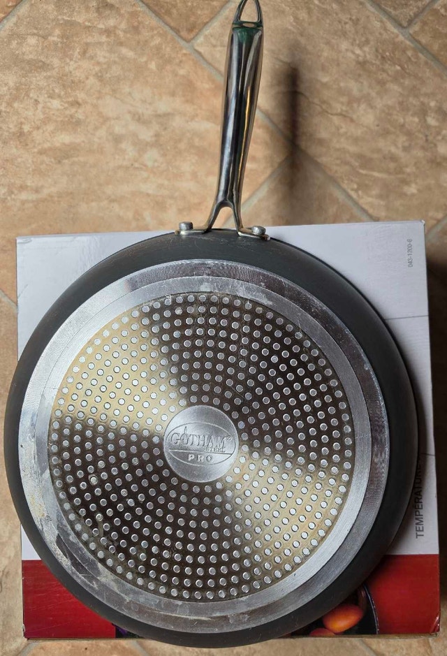 Gotham Steel Pro Frying Pan (New) - photo 2
