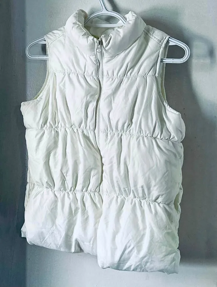 GIRLS PUFFER VEST SIZE:XL BRAND:OLD NAVY PRICE:$15 USE LIKE NEW thumbnail