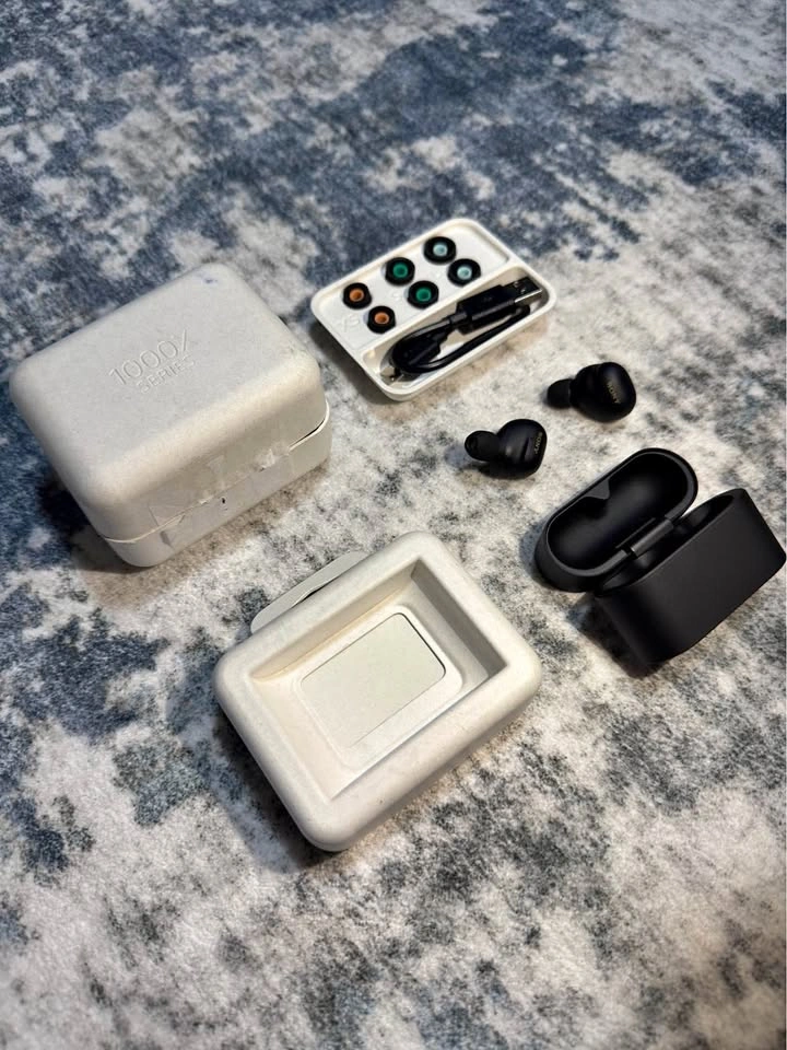 New Sony WF-1000XM6 Black earbuds