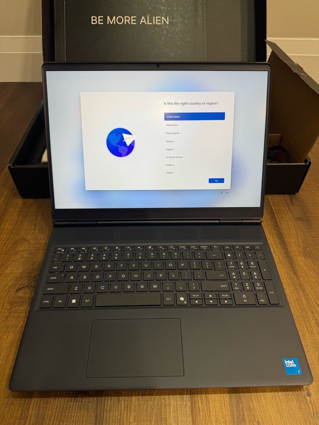 New Alienware 16” Aurora Rtx 5050 Intel Ultra 7 - photo 3