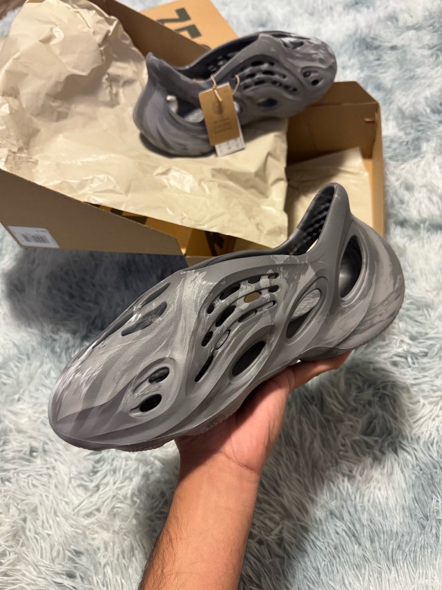 New Yeezy Foam Runner Granite Size 10 - photo 2