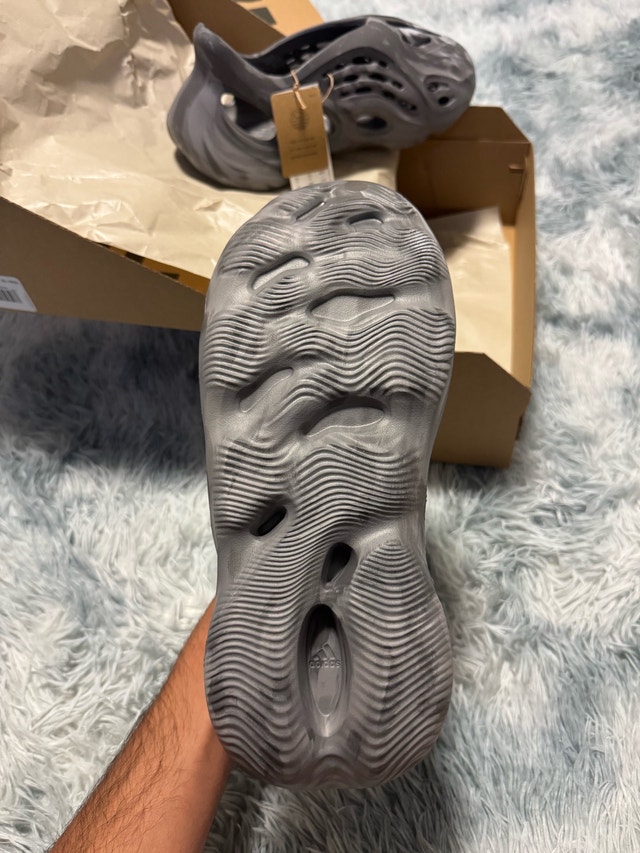 New Yeezy Foam Runner Granite Size 10 - photo 3