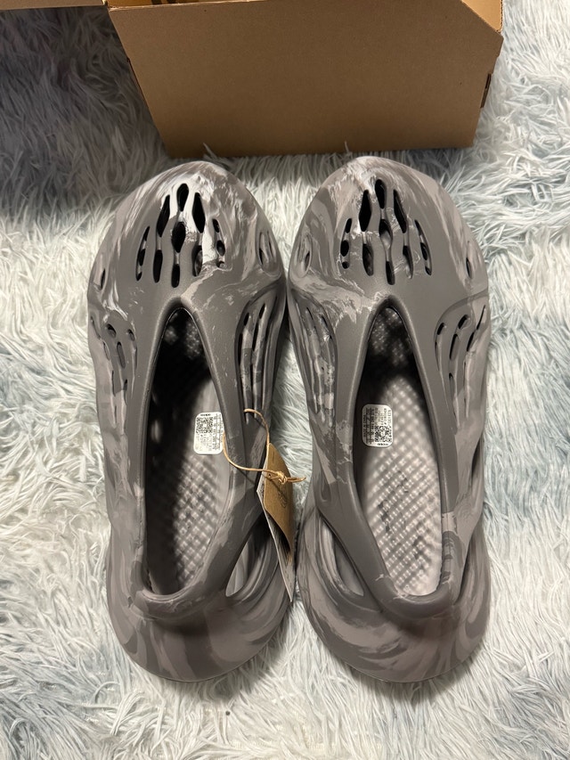 New Yeezy Foam Runner Granite Size 10 - photo 5