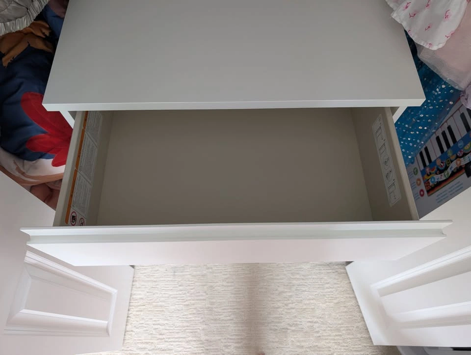 White 4-drawer Dresser - photo 3