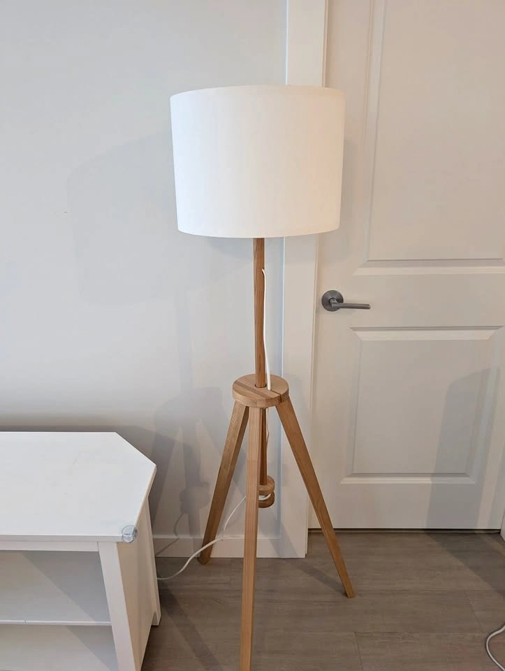 Floor lamp