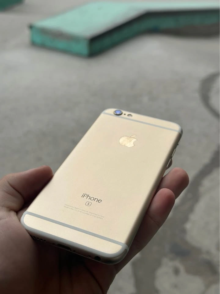 iPhone 6s - photo 2