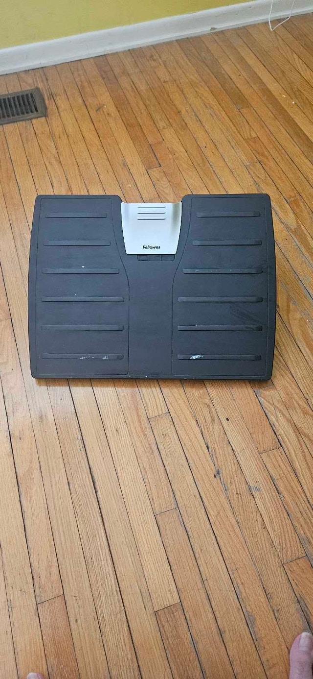 Fellowes footrest