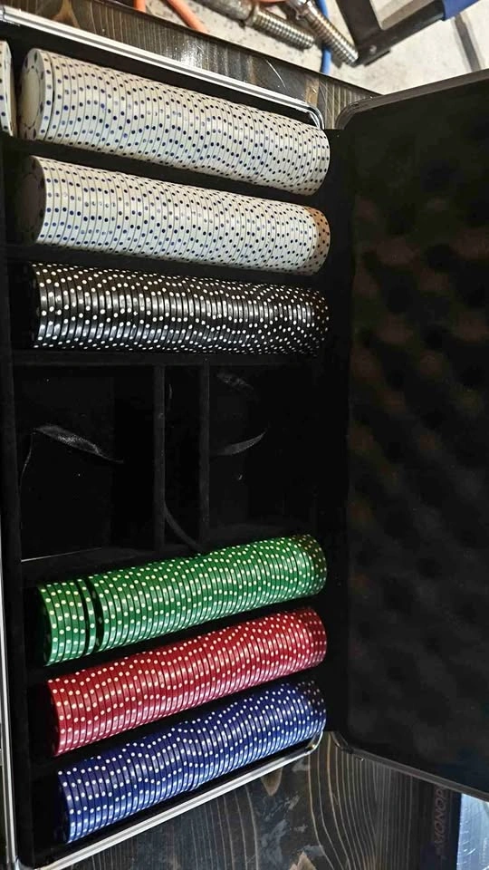 Poker Chip Set with Aluminum Case