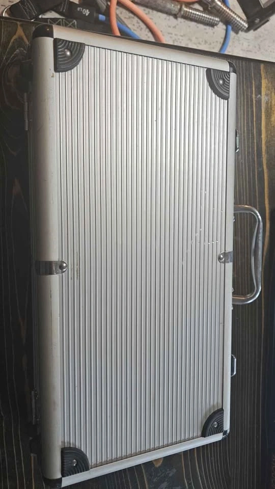 Poker Chip Set with Aluminum Case - photo 2