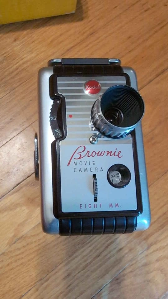 Vintage Kodak Brownie 8mm Movie Camera with Original Box - photo 2