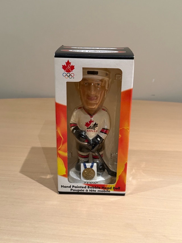 Bobble Dobbles Canada Olympic Hockey Player