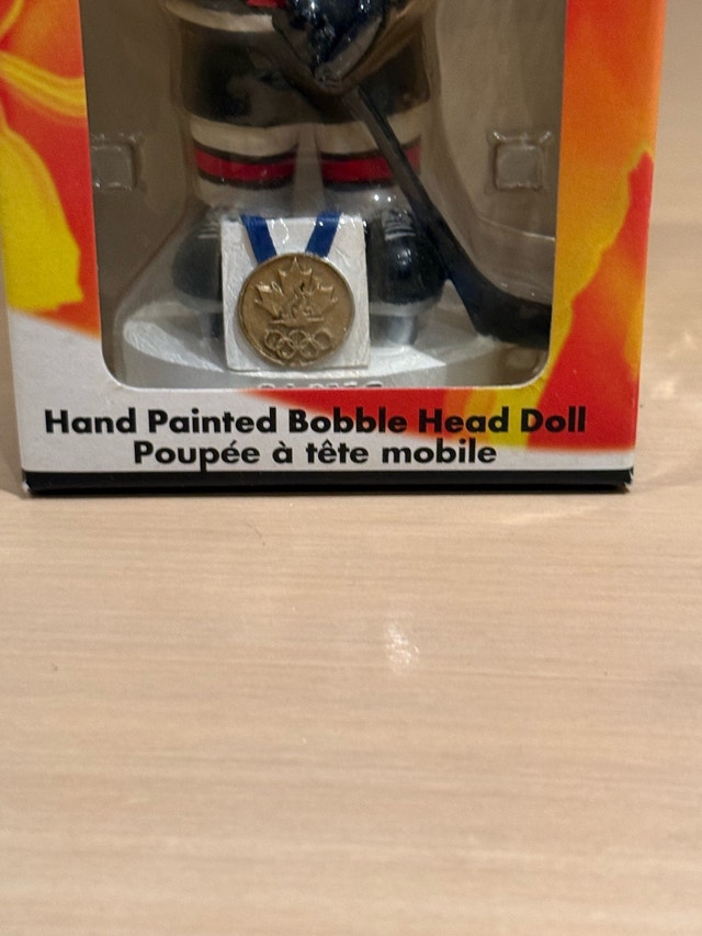 Bobble Dobbles Canada Olympic Hockey Player - photo 3