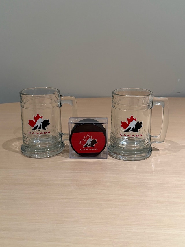 Team Canada Hockey Mugs and Puck Set