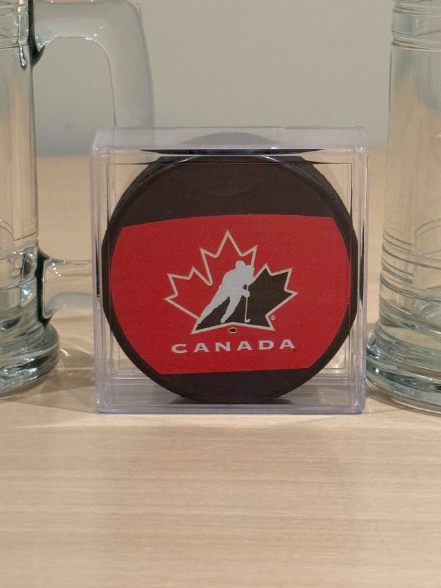 Team Canada Hockey Mugs and Puck Set - photo 3