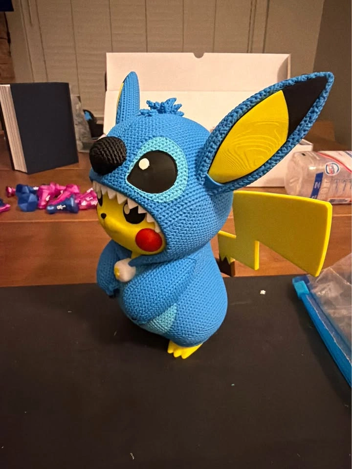 Figure Pikachu Pokemon wearing Stitch crochet figurine - photo 3