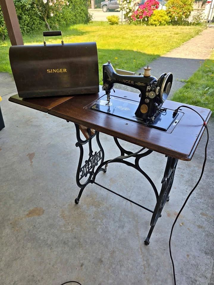Antique 1930s Singer - Museum Quality Decor