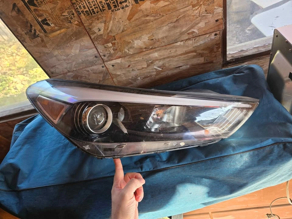 OEM Passenger Side Headlight for 2016-2018 Hyundai Tucson - photo 3